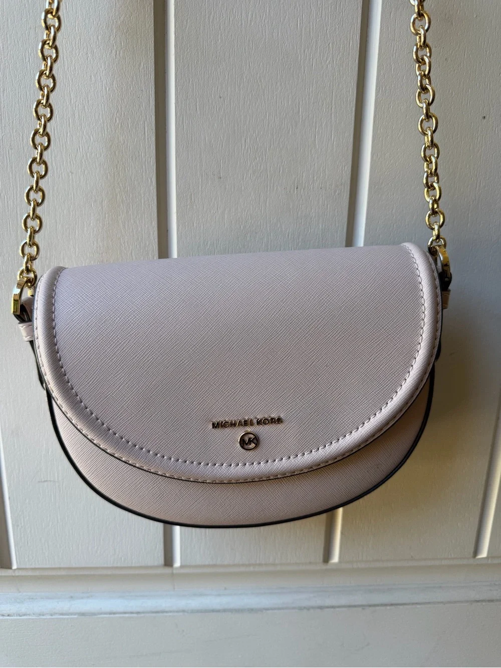 kate spade light pink pebble leather crossbody saddle bag with gold chain